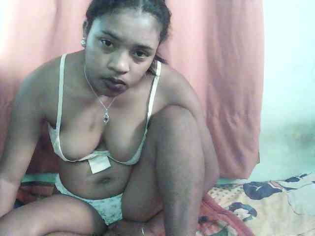 TriciaBella webcam
