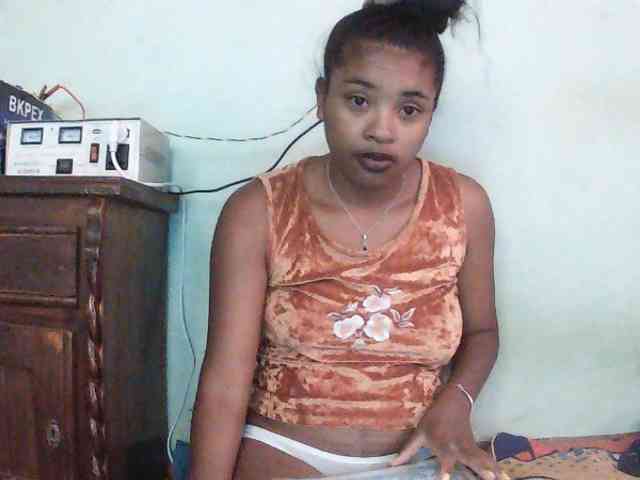 TriciaBella webcam