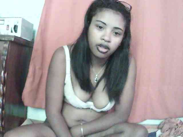 TriciaBella webcam