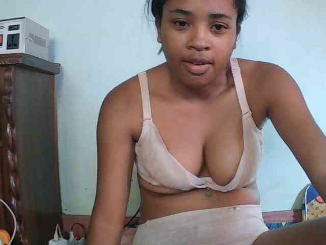 TriciaBella webcam