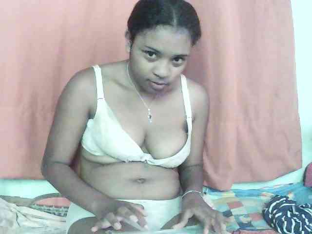 TriciaBella webcam