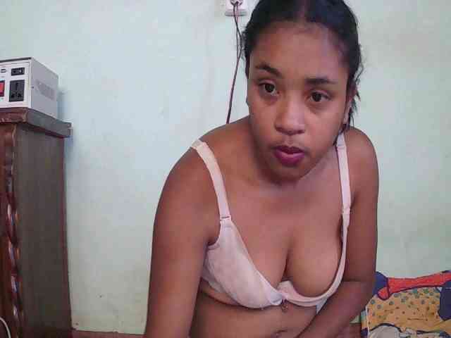 TriciaBella webcam