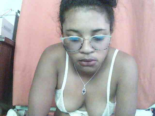 TriciaBella webcam