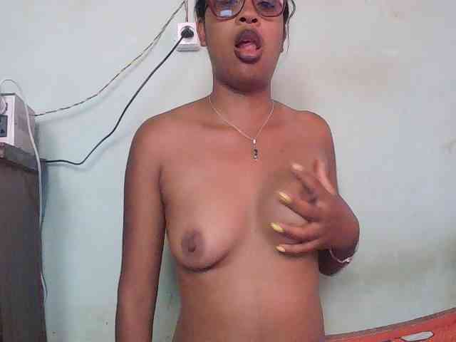 TriciaBella webcam