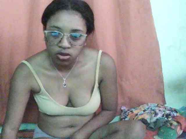 TriciaBella webcam