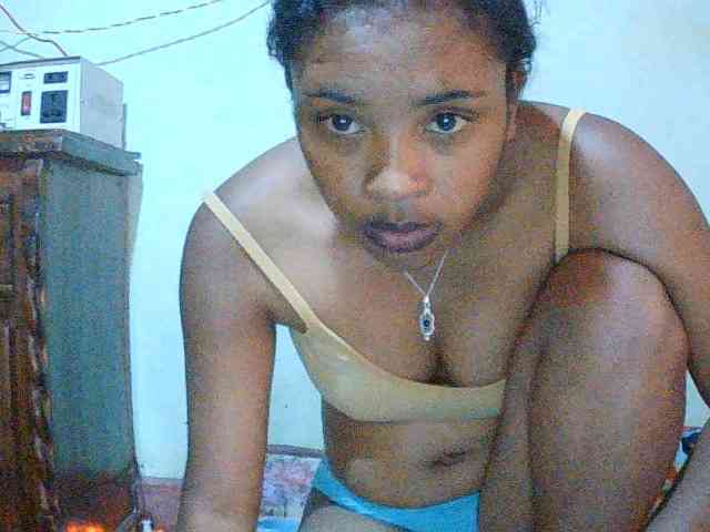 TriciaBella webcam
