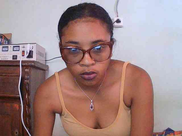 TriciaBella webcam
