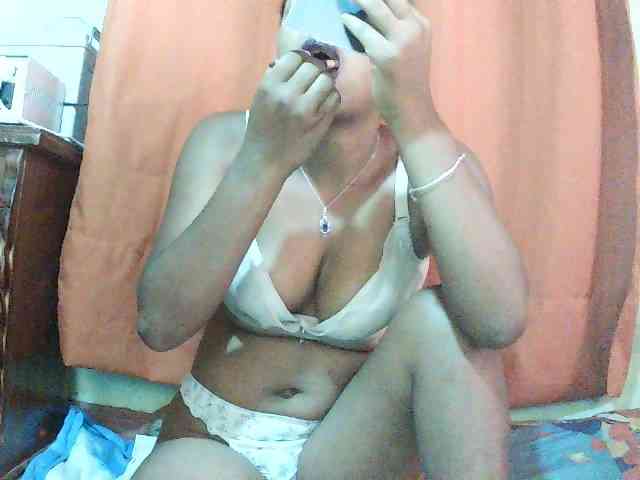 TriciaBella webcam