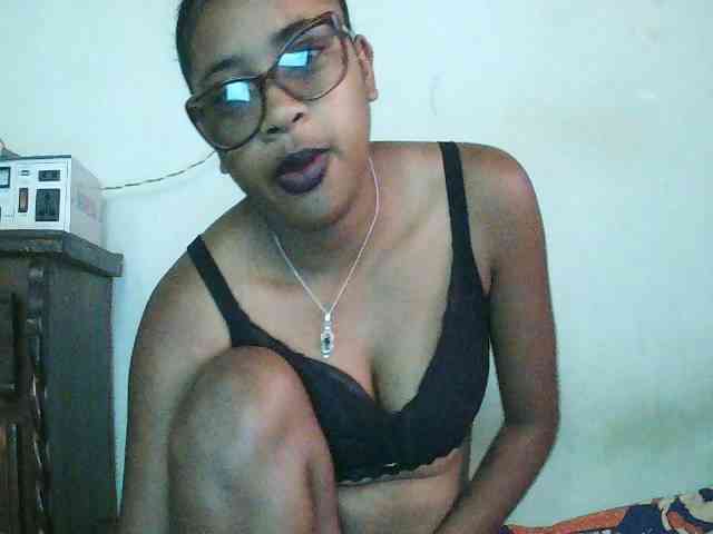 TriciaBella webcam