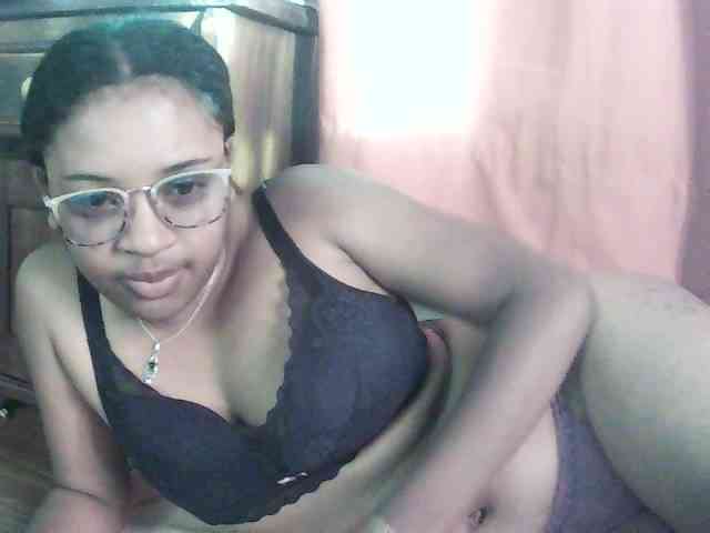 TriciaBella webcam