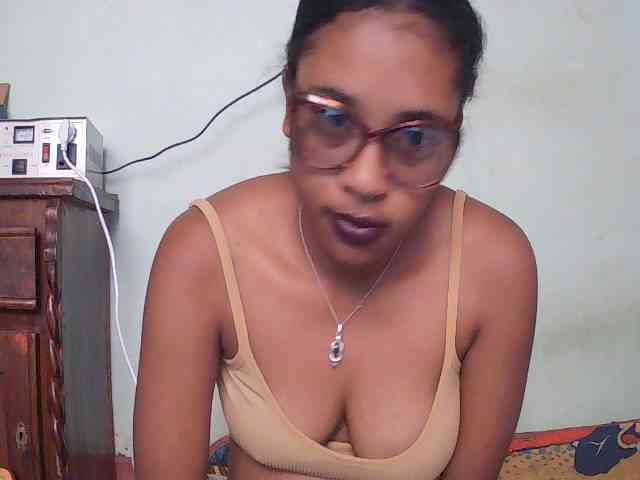 TriciaBella webcam