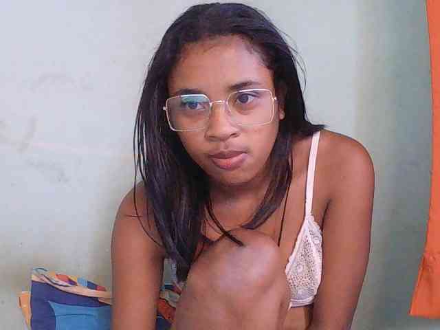 TriciaBella webcam