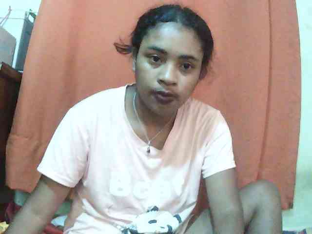 TriciaBella webcam