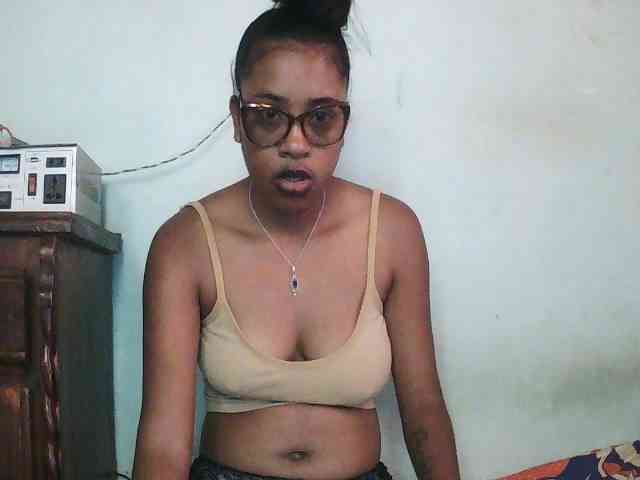 TriciaBella webcam