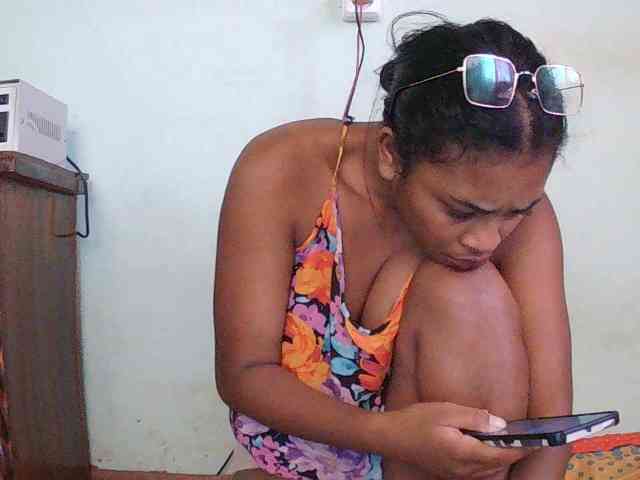 TriciaBella webcam