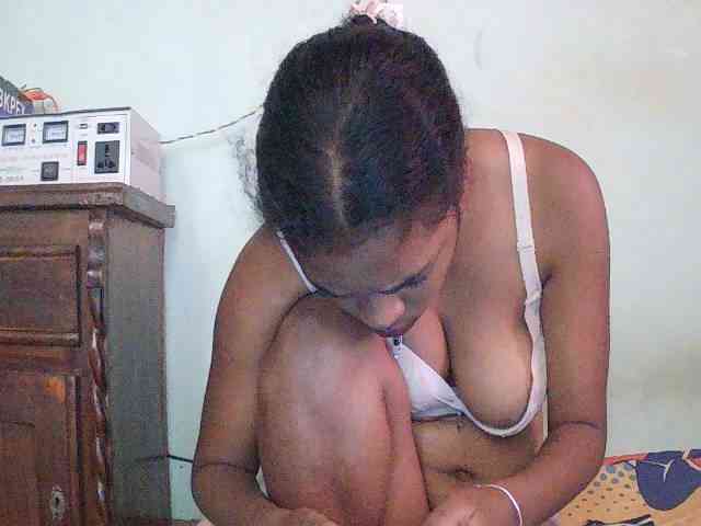 TriciaBella webcam
