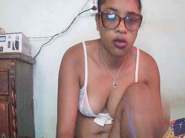 TriciaBella webcam