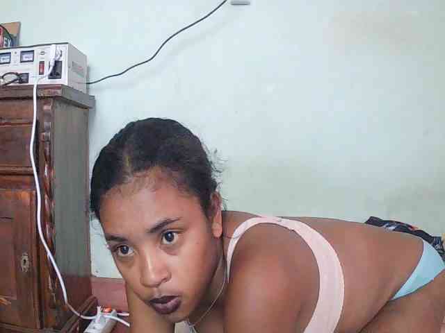 TriciaBella webcam