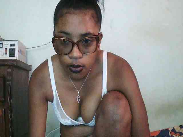 TriciaBella webcam