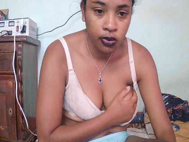 TriciaBella webcam