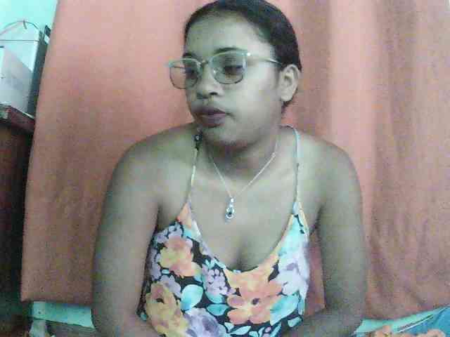 TriciaBella webcam