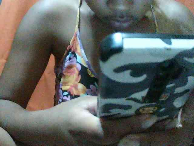 TriciaBella webcam
