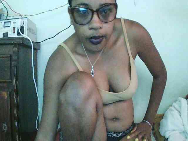 TriciaBella webcam