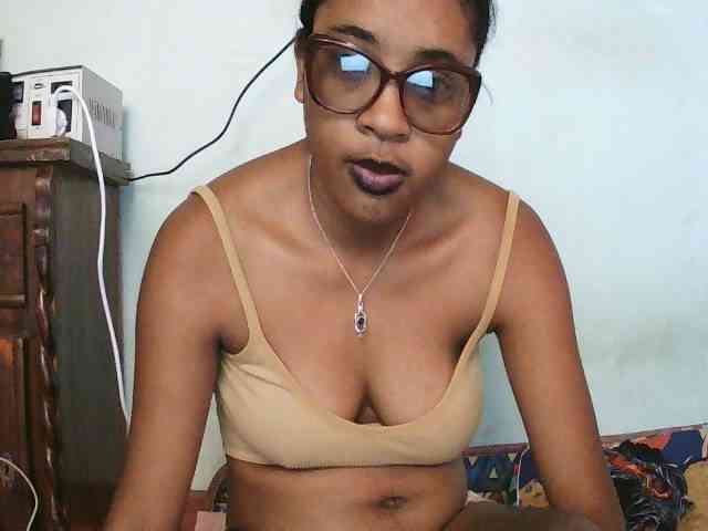TriciaBella webcam