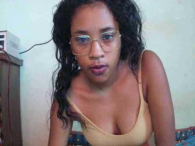 TriciaBella webcam