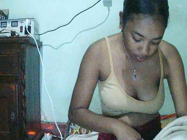TriciaBella webcam