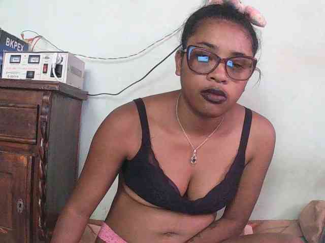 TriciaBella webcam