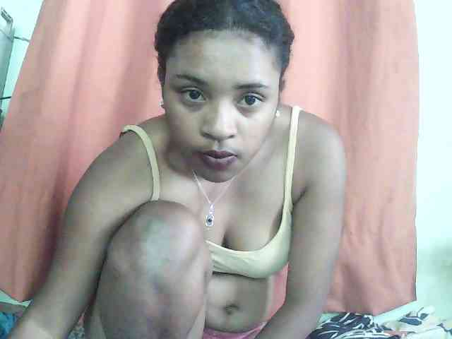 TriciaBella webcam
