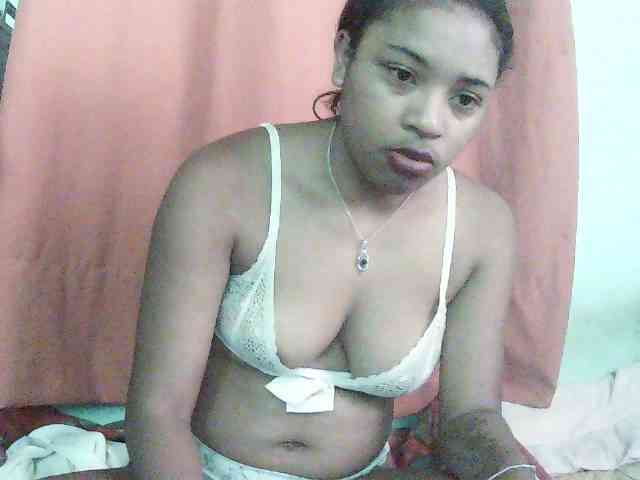 TriciaBella webcam