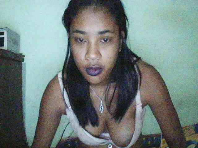 TriciaBella webcam