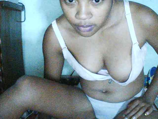 TriciaBella webcam