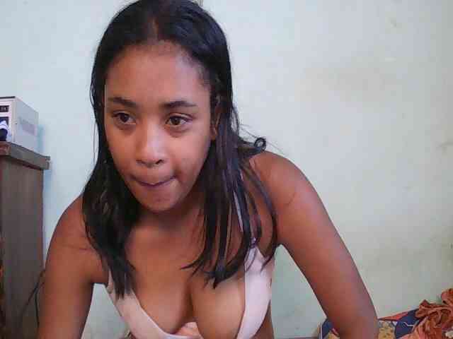 TriciaBella webcam