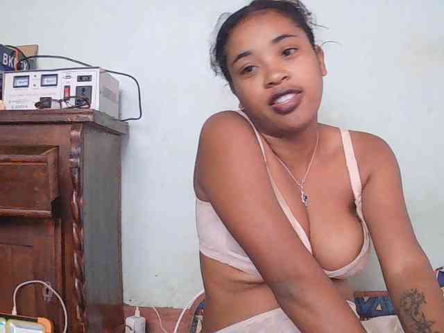 TriciaBella webcam