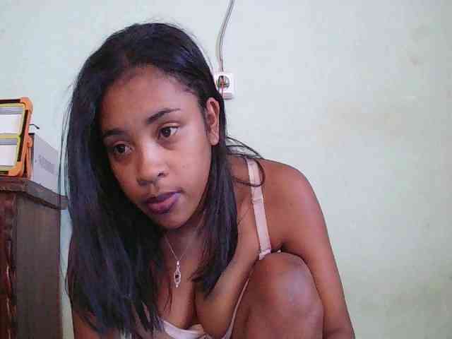 TriciaBella webcam