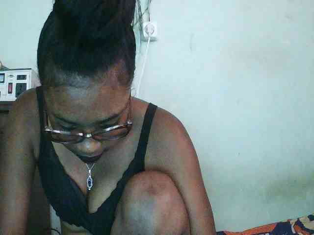 TriciaBella webcam