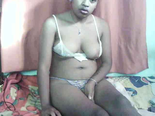TriciaBella webcam