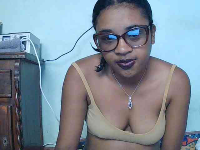 TriciaBella webcam