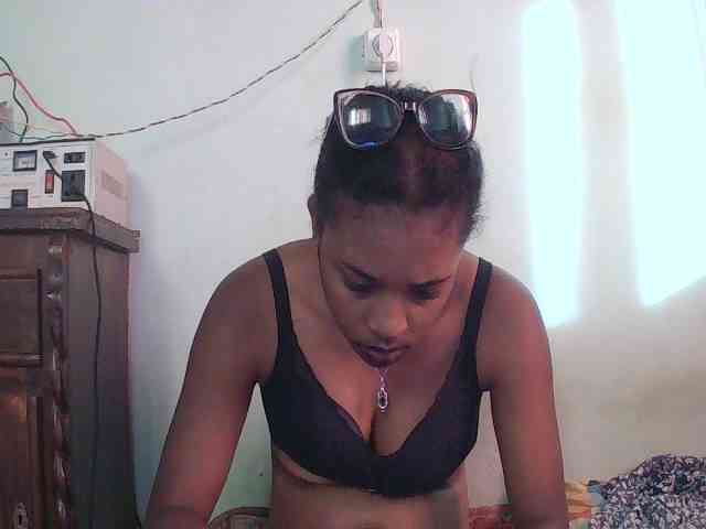 TriciaBella webcam