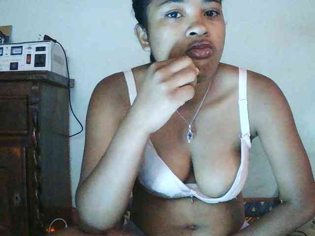 TriciaBella webcam