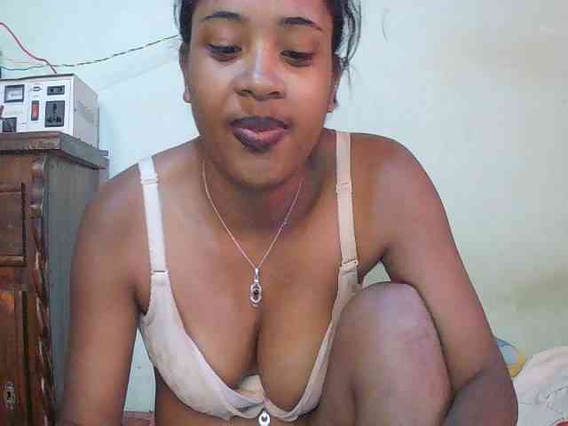 TriciaBella webcam