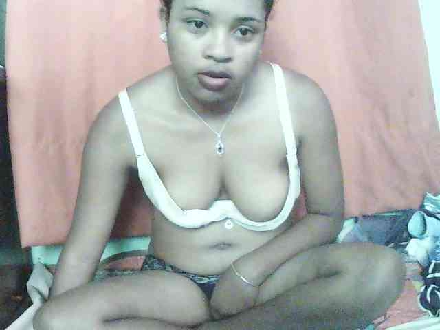TriciaBella webcam