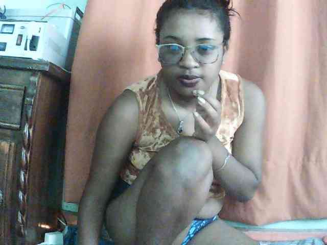 TriciaBella webcam