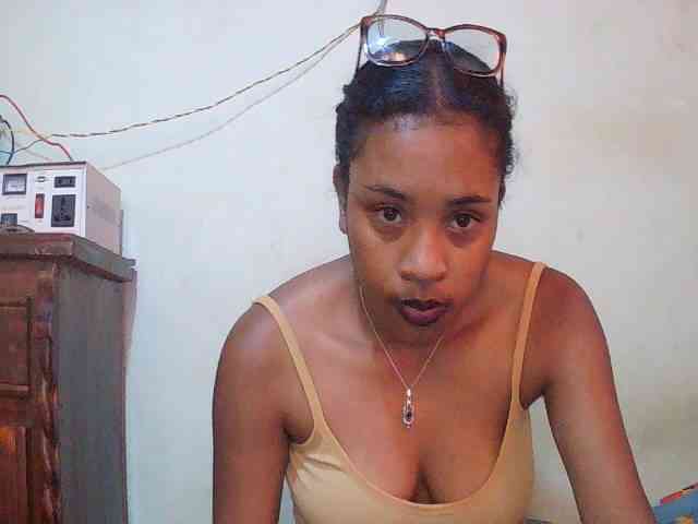 TriciaBella webcam