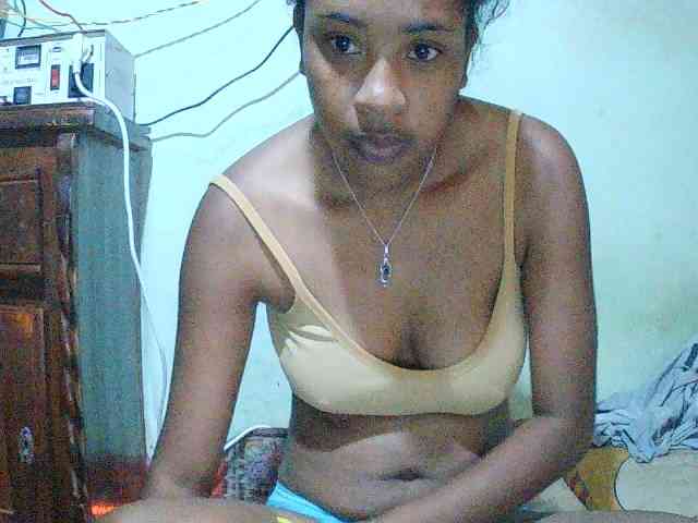 TriciaBella webcam