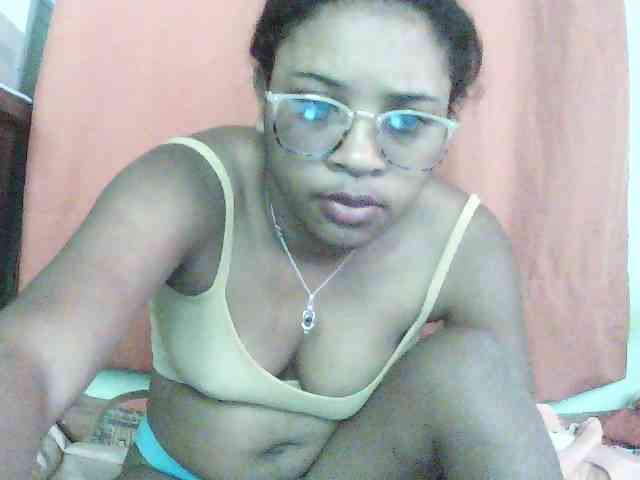 TriciaBella webcam