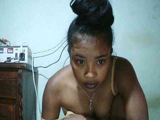 TriciaBella webcam